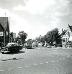 OV_STATIONSWEG_56 Kijkje in de Stationsweg, rechts Café Centraal; 7 september 1963