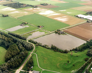 OV_WATEROVERLAST_003 Ondergelopen weilanden als gevolg van de zware regenval in september 1998. Op de voorgrond ...