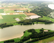OV_WATEROVERLAST_004 Oostvoorne; Ondergelopen weilanden als gevolg van de zware regenval in september 1998. Rechts het ...