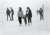 OH_MOLENDIJK_11 Schaatsen op de ijsbaan van IJsclub Nooitgedacht; januari 1985