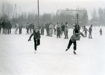 OH_MOLENDIJK_12 Schaatsen op de ijsbaan van IJsclub Nooitgedacht; januari 1985