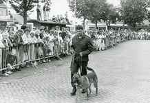 RO_DORPSPLEIN_06 Open dag van de politie, met demonstratie met politiehonden; 8 augustus 1985