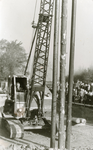RO_DWARSWEG_31 Eerste paal slaan voor de O.L.S. II aan de Dwarsweg door burgemeester Jhr. J. Alberde van Ekenstein; 26 ...