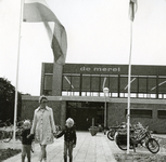 RO_DWARSWEG_48 Opening van de sporthal De Merel. Vooraanzicht van de sporthal; 31 oktober 1973