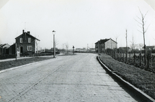 RO_HOOGVLIETLAAN_18 Kijkje in de Hoogvlietlaan tussen Alardusdreef en Leendert Manintveldstraat; 1955