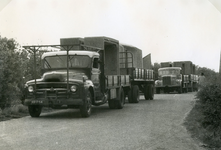 RO_KORTEWEG_04 Het aanleggen van de duiker in de Korteweg, nabij de Vleerdamsedijk. De aanvoer van de elementen van de ...