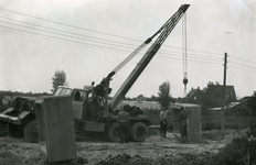 RO_KORTEWEG_06 Het aanleggen van de duiker in de Korteweg, nabij de Vleerdamsedijk. De aanvoer van de elementen van de ...