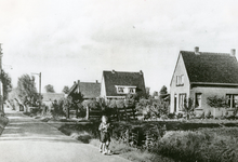 RO_KORTEWEG_08 Korteweg met aan beide zijde sloten.; 1946