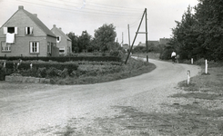 RO_KORTEWEG_09 Korteweg, ter hoogte van de S-bocht in de weg in de richting de Langeweg; 1960