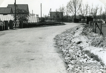 RO_KORTEWEG_11 Korteweg de sloot aan de rechter zijde is gedempt, voor verbreding van de weg en de aanleg van een ...