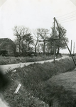 RO_KORTEWEG_19 Aansluiting van de Korteweg op de Vleerdamsedijk, links de schuur van de boerderij van Fam. Nieuwland. ...
