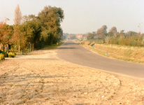 RO_LANGEWEG_02 De Langeweg ter hoogte van de kruising met de Middelweg (rechts) in de richting van het Kreekpad; 1995