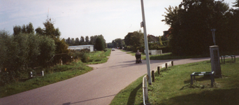 RO_LANGEWEG_04 De Langeweg nabij de kruising (rechts niet te zien) met de Middelweg en links de Bosweg; 25 augustus 1999