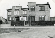 RO_MIDDELDIJK_05 Het gebouw van de Ned. Herv. Evangelisatie aan de Middeldijk; Februari 1957