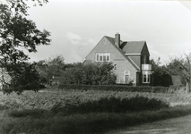 RO_MIDDELDIJK_09 De woning van de tuinderij van Abr. Smoor. De woning is in 1977 afgebroken; April 1975