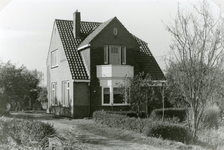 RO_MIDDELDIJK_22 Tuinderswoning van familie Abr. Smoor, die afgebroken is voor de aanleg van plan Mercurius-zuid; April 1975