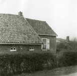 RO_MIDDELWEG_10 Oude woning langs de Middelweg, gesloopt in 1974 (voorzijde); 1974