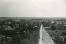 RO_WILLEMDEWAALSTRAAT_22 Luchtfoto's genomen vanaf de kerktoren, richting de Joh. Groeneveldstraat; 1954