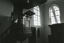 RO_WILLEMDEWAALSTRAAT_58 Het interieur van de Hervormde Kerk: de preekstoel; 12 december 1985