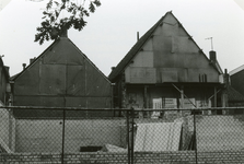 SP_ACHTERSTRAAT_010 Bouw van een pand op de plek van de vlasschuren van de familie van der Meijde; oktober 1988