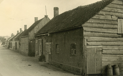 SP_BREEWEG_003 Kijkje op de oostelijke zijde van de Breeweg, het huis rechts werd vroeger bewoond door Siem van Pelt; ...