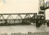 SP_BRUGGEN_BOTLEKBRUG_004 De aanleg van de Botlekbrug; 1955