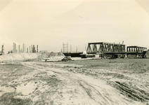 SP_BRUGGEN_BOTLEKBRUG_006 De aanleg van de Botlekbrug; 1955