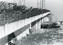 SP_BRUGGEN_HARTELBRUG_002 De Hartelbrug in aanbouw; 19 september 1967