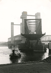 SP_BRUGGEN_SPIJKENISSERBR_080 Het plaatsen van een brugdeel van de oude Moerdijkbrug in de nieuwe Spijkenisserbrug; Mei 1978