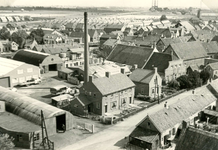 SP_EERSTEHEULBRUGSTRAAT_058 De melkfabriek en het Oranjehof, gezien vanaf de kerktoren; ca. 1950
