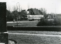 SP_EERSTEHEULBRUGSTRAAT_059 Een bus rijdt over de Eerste Heulbrugstraat, voorheen de Achterweg. Gezien vanaf de ...