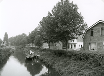 SP_FLUISTERBOOT_001 Spijkenisse; Aanlegsteiger van de fluisterboot, de achterzijde van het voormalige raadhuis en de ...