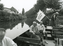 SP_FLUISTERBOOT_002 Spijkenisse; De fluisterboot Vertrekt voor een tocht over de Vierambachtboezem, 12 september 2000