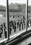 SP_GEMEENTEHUIS_OPENING_021 Aubade van de Shell harmonie vanwege de officiële opening van het gemeentehuis; 12 juni 1958
