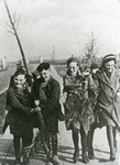 SP_GROENEKRUISWEG_002 Boomplantdag langs de Groene Kruisweg door de schooljeugd; 1935