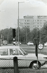 SP_GROENEKRUISWEG_018 Foto vanaf kruising van de Winston Churchilllaan, met op de achtergrond het gebouw Manhave; ca. 1975