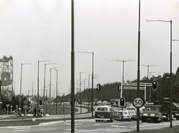 SP_GROENEKRUISWEG_023 Groene Kruisweg met op achtergrond de Spijkenisserbrug; 1972