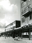SP_HETPLATEAU_006 Winkelcentrum 't Plateau, met winkel van de Coop; 1963