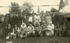 SP_KONINKLIJKHUIS_1923_002 Gekostumeerde voetbalwedstrijd ter gelegenheid van het 25-jarig regeringsjubileum van ...