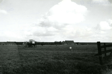 SP_MEELDIJK_019 De boerderij van Bodegom (links) en De Snayer (rechts) aan de Lange Schenkeldijk, gezien vanaf de ...