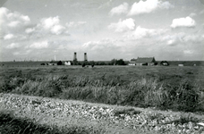 SP_MEELDIJK_026 De boerderij van Bodegom (links) en De Snayer (rechts) aan de Lange Schenkeldijk, gezien vanaf de ...