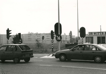 SP_NOORDEINDE_088 Het tankstation De Witte Pomp aan het einde van het Noordeinde. Op de achtergrond winkelcentrum De ...