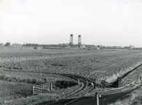SP_SCHENKELWEG_002 De polder Oud-Hongerland en zicht op de Spijkenisserbrug; 1961
