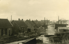 SP_SINTELWEG_002 Huizen, schuren en mestvaalt langs de Sintelweg; 1952