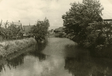 SP_VIERAMBACHTENBOEZEM_004 Spijkenisse; De Vierambachtenboezem met rechts Spijkstaal, 1953