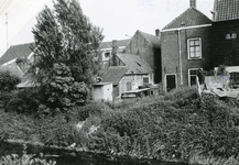 SP_VIERAMBACHTENBOEZEM_007 Spijkenisse; Gezicht op de achterzijde van het Noordeinde, de Boezemzijde. Het kleine lage ...