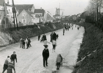 SP_VIERAMBACHTENBOEZEM_021 Spijkenisse; IJspret op de Vierambachtenboezem, 27 december 1962