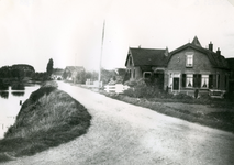 SP_VIERAMBACHTENKADE_002 Spijkenisse; Gezicht op de Vierambachtenboezem en huizen langs de Vierambachtenkade, 1933