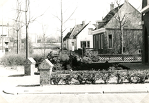 SP_VREDEHOFPLEIN_013 Oude huisjes langs het Vredehofplein; 25 maart 1972