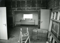 SP_VREDEHOFSTRAAT_046 Verbouwing van zaal 1 in jongerencentrum Ignition, in de voormalige openbare lagere school; 1983